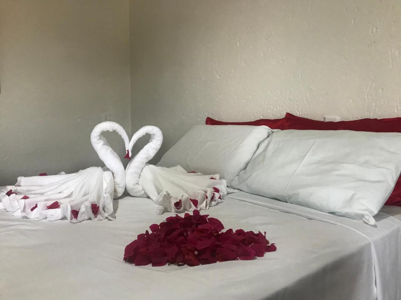 Leao Beach Pousada Луиш Корея Екстериор снимка